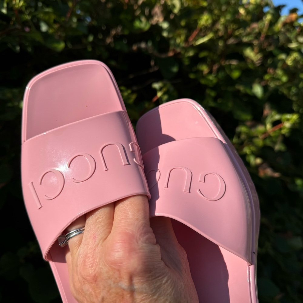 GUCCI Pink Rubber GG Platform Slide Sandals - Picture 13 of 16